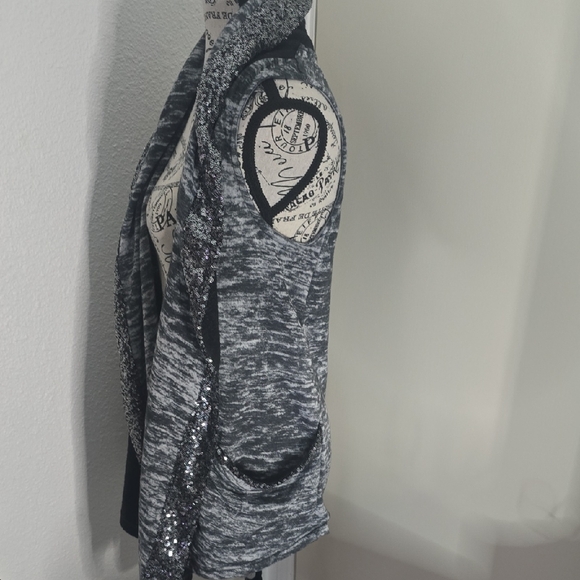 Juicy Couture Beautiful Black & Gray Sequin Vest W/ Pockets (EUC)(XS)🖤🩶🖤 - Picture 4 of 7